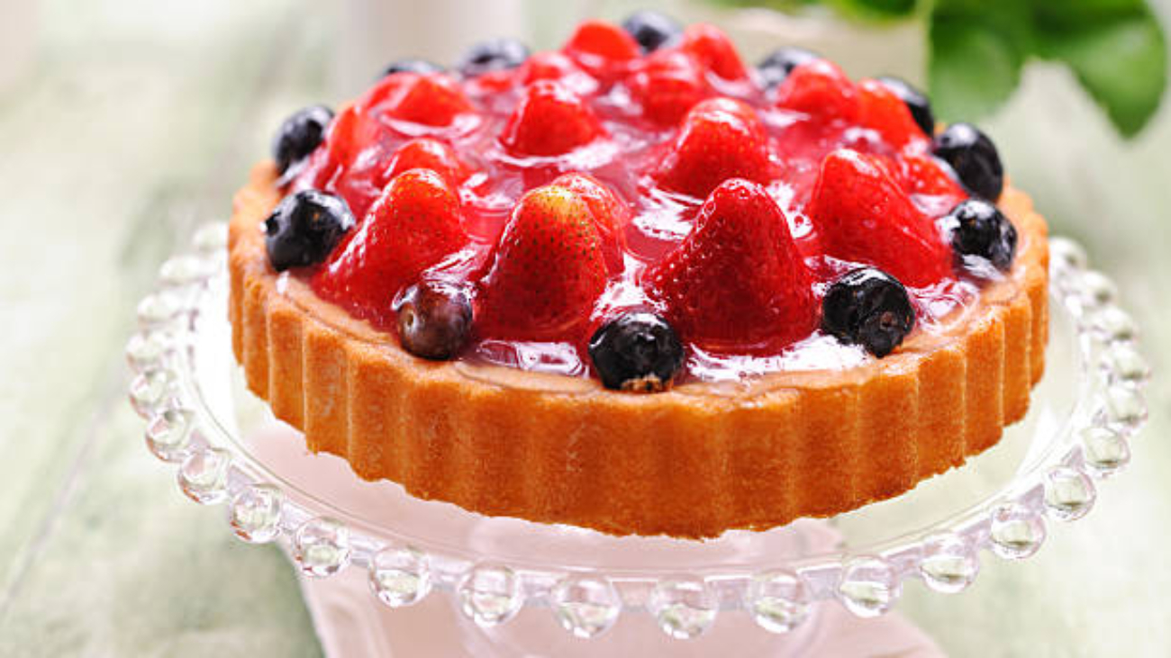 Strawberry Cake with blueberries